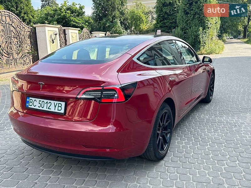 Седан Tesla Model 3 2019 в Львові