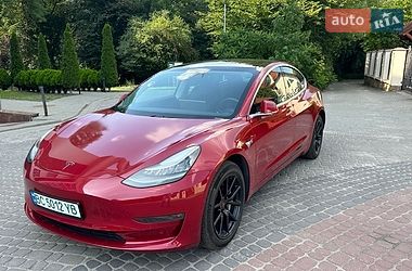 Седан Tesla Model 3 2019 в Львові