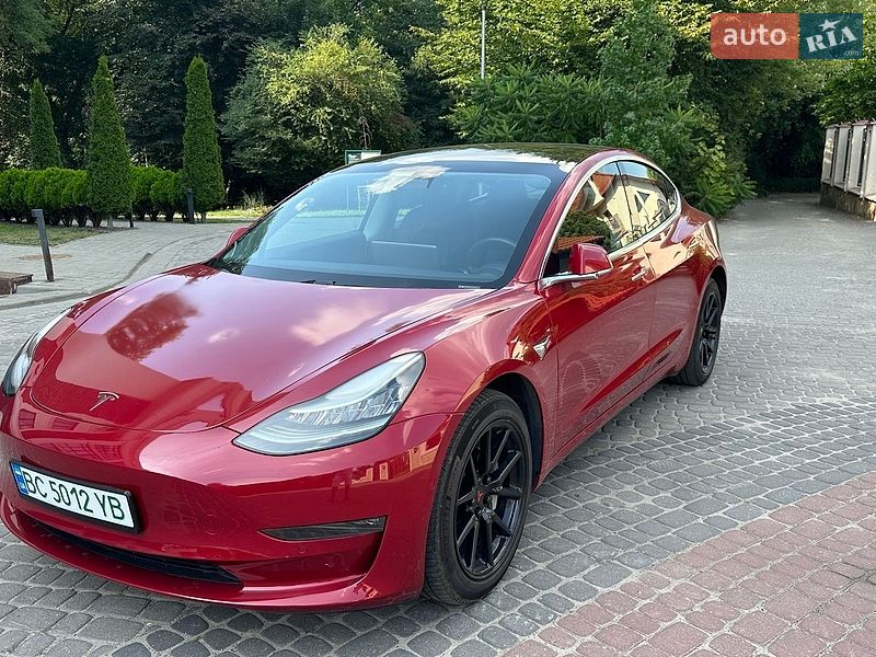 Седан Tesla Model 3 2019 в Львові