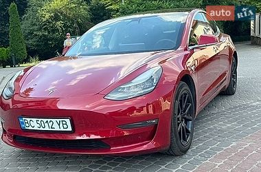 Седан Tesla Model 3 2019 в Львові
