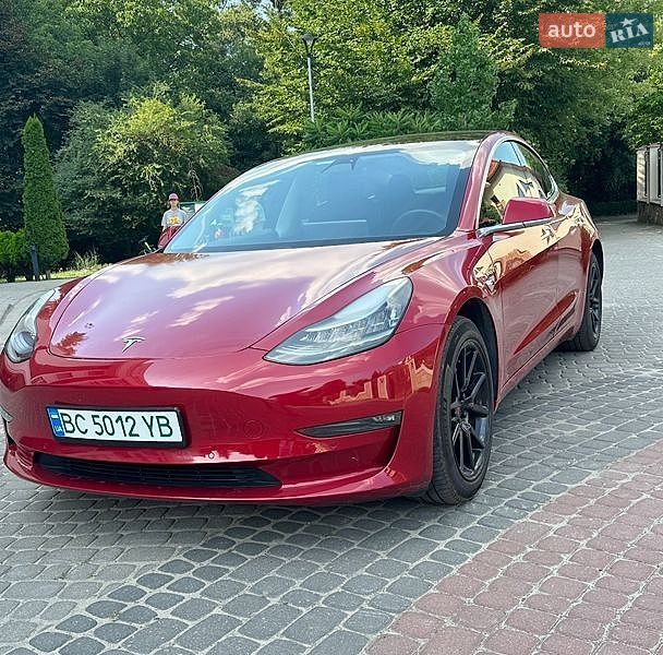 Седан Tesla Model 3 2019 в Львові
