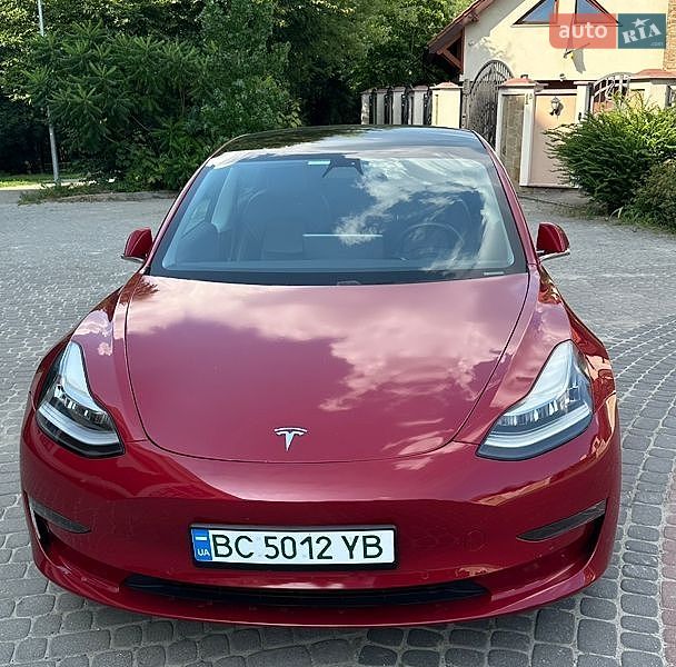 Седан Tesla Model 3 2019 в Львові