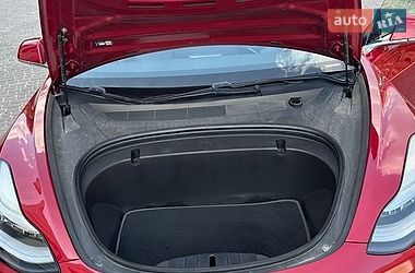 Седан Tesla Model 3 2019 в Львові