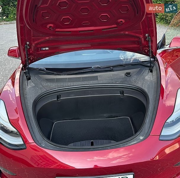 Седан Tesla Model 3 2019 в Львові