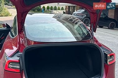 Седан Tesla Model 3 2019 в Львові