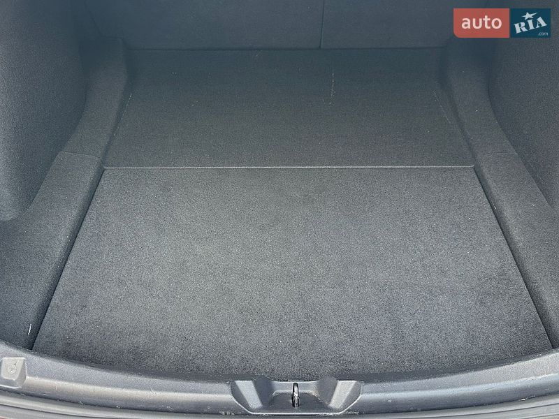 Седан Tesla Model 3 2019 в Львові
