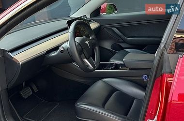 Седан Tesla Model 3 2019 в Львові