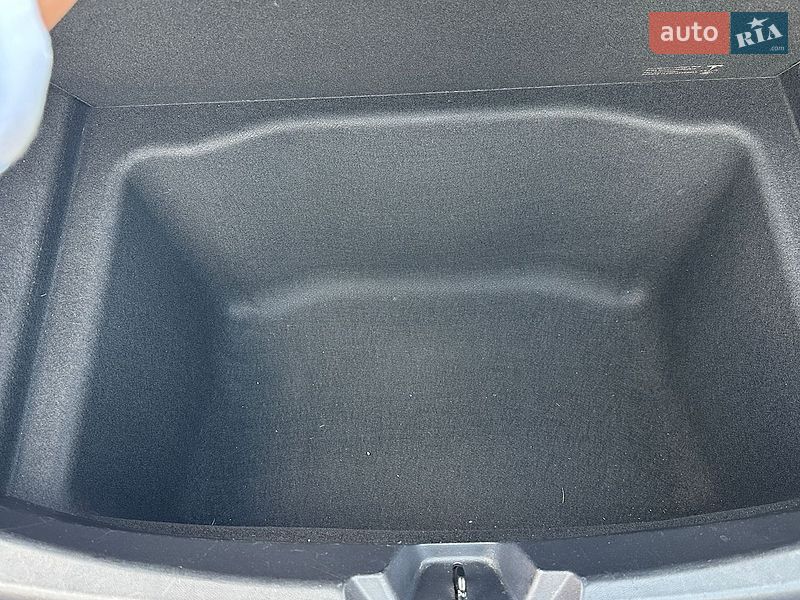 Седан Tesla Model 3 2019 в Львові