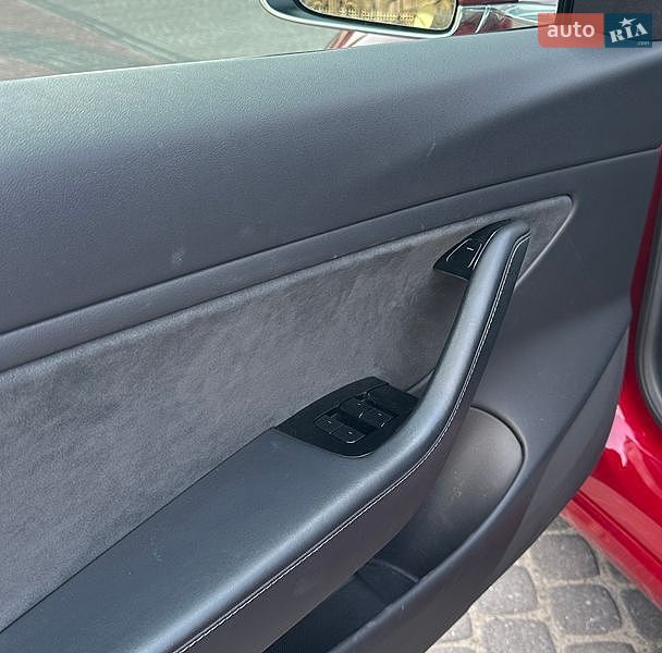 Седан Tesla Model 3 2019 в Львові