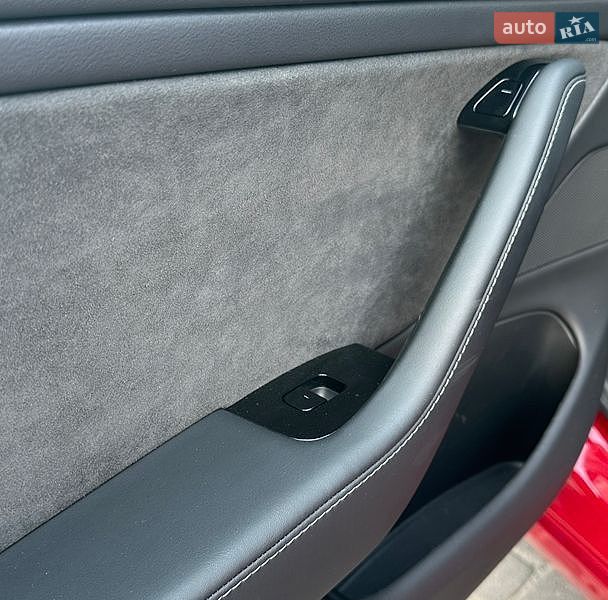 Седан Tesla Model 3 2019 в Львові