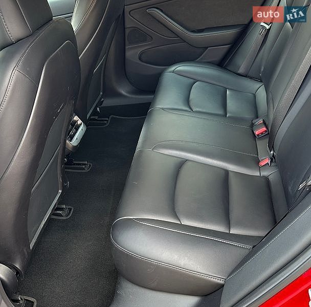 Седан Tesla Model 3 2019 в Львові