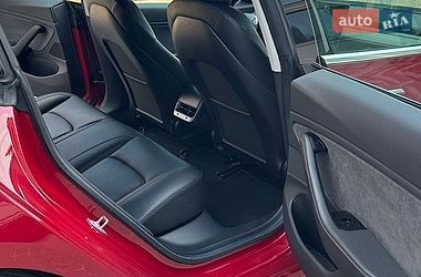 Седан Tesla Model 3 2019 в Львові