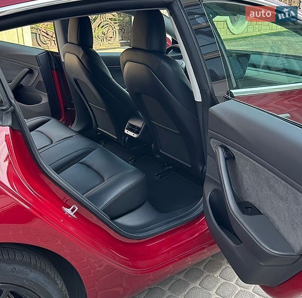 Седан Tesla Model 3 2019 в Львові