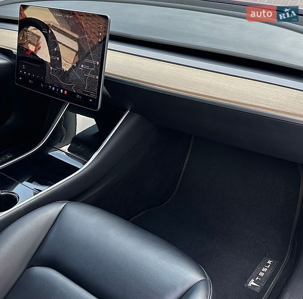 Седан Tesla Model 3 2019 в Львові