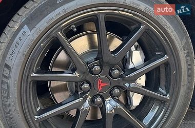 Седан Tesla Model 3 2019 в Львові