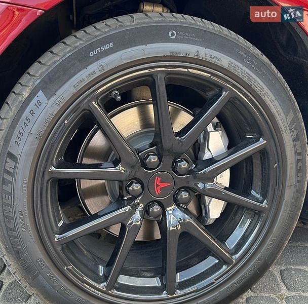 Седан Tesla Model 3 2019 в Львові