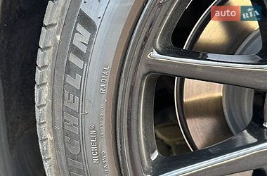 Седан Tesla Model 3 2019 в Львові