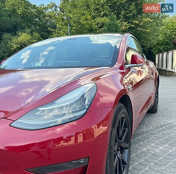 Седан Tesla Model 3 2019 в Львові