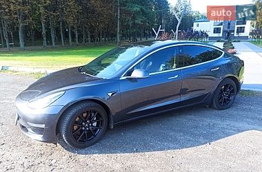 Седан Tesla Model 3 2019 в Ківерцях