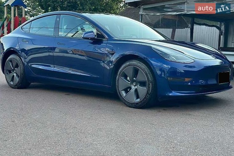Седан Tesla Model 3 2022 в Киеве