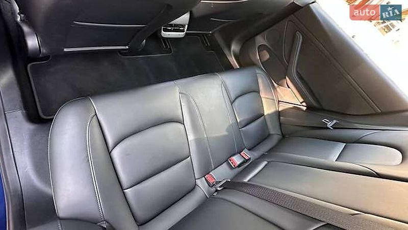 Седан Tesla Model 3 2022 в Киеве