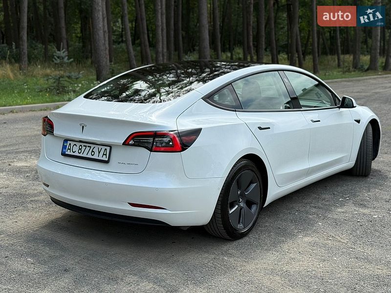 Седан Tesla Model 3 2021 в Луцке