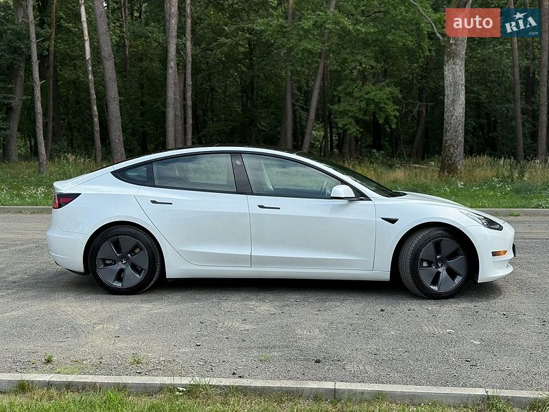 Седан Tesla Model 3 2021 в Луцке