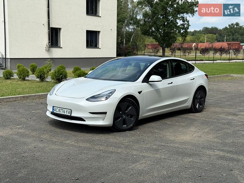 Седан Tesla Model 3 2021 в Луцке