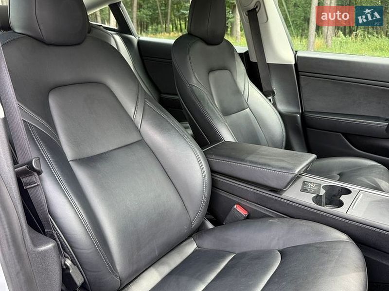Седан Tesla Model 3 2021 в Луцке