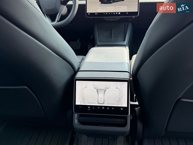 Седан Tesla Model 3 2024 в Львові
