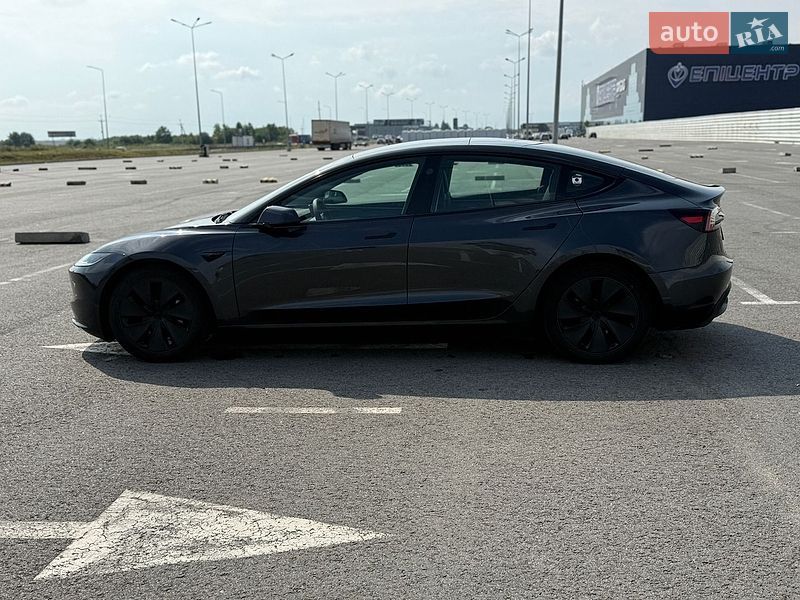 Седан Tesla Model 3 2024 в Львові