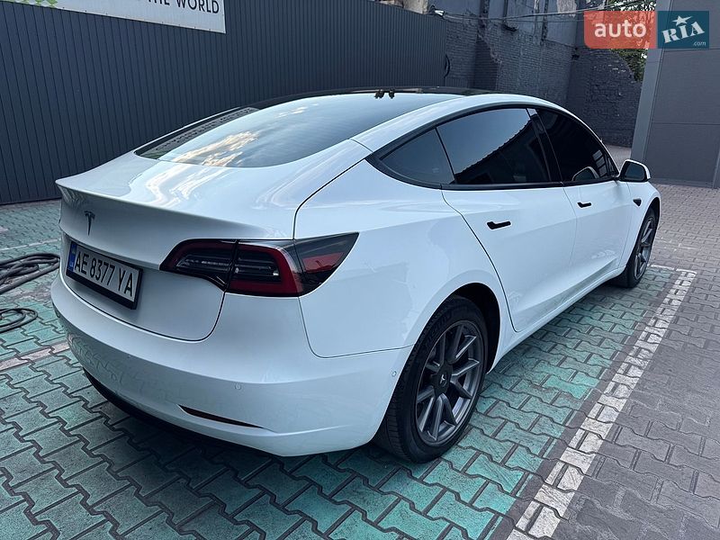 Седан Tesla Model 3 2021 в Каменском