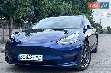 Седан Tesla Model 3 2021 в Городке