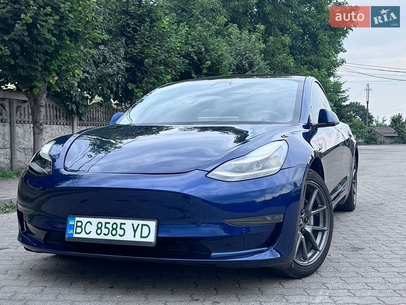 Седан Tesla Model 3 2021 в Городке