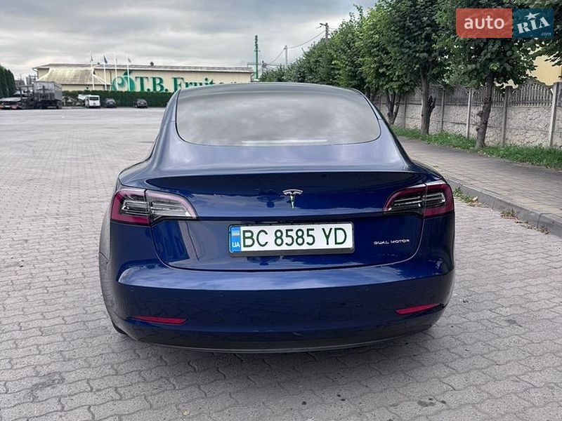 Седан Tesla Model 3 2021 в Городке