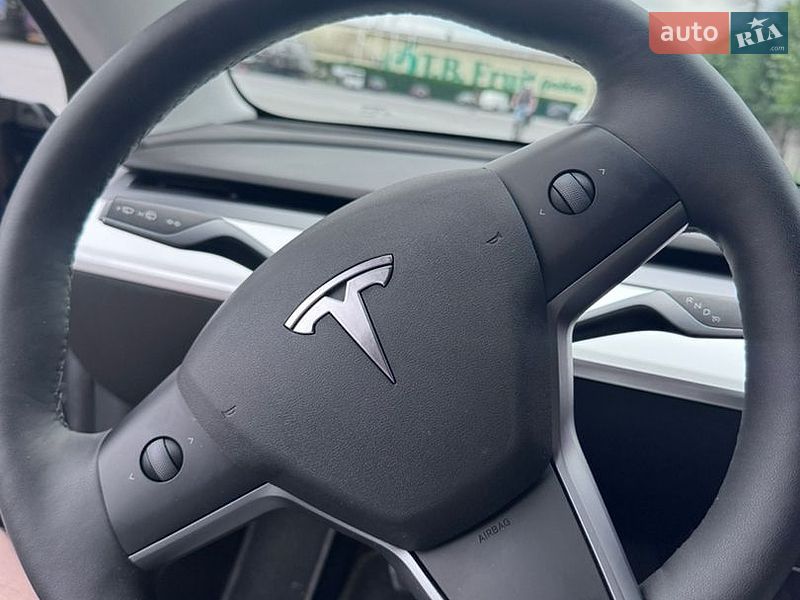 Седан Tesla Model 3 2021 в Городке