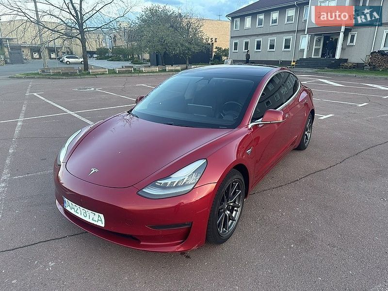 Седан Tesla Model 3 2018 в Львове