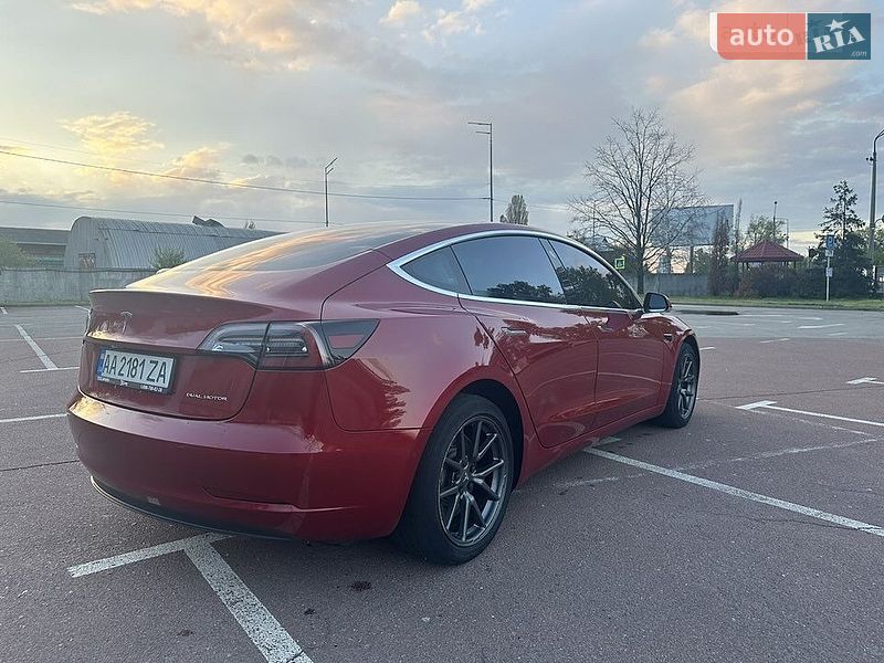 Седан Tesla Model 3 2018 в Львове