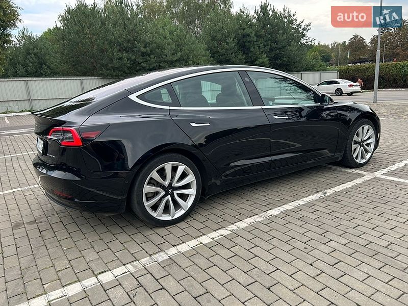 Седан Tesla Model 3 2019 в Киеве