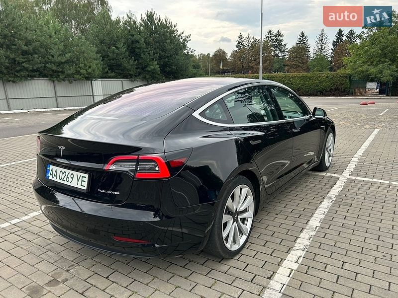 Седан Tesla Model 3 2019 в Киеве