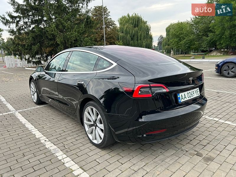 Седан Tesla Model 3 2019 в Киеве