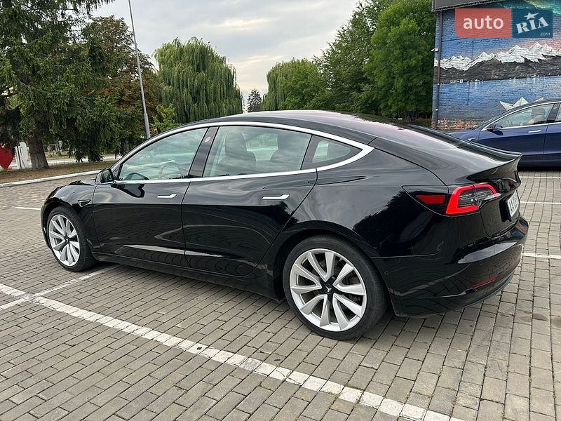 Седан Tesla Model 3 2019 в Киеве