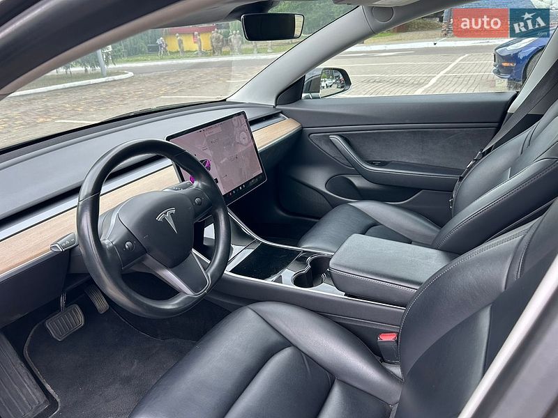 Седан Tesla Model 3 2019 в Киеве