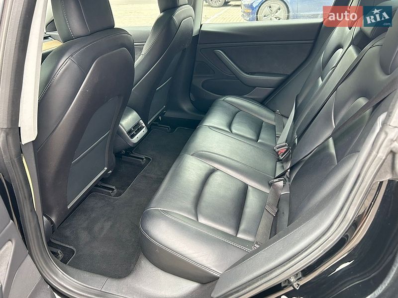 Седан Tesla Model 3 2019 в Киеве