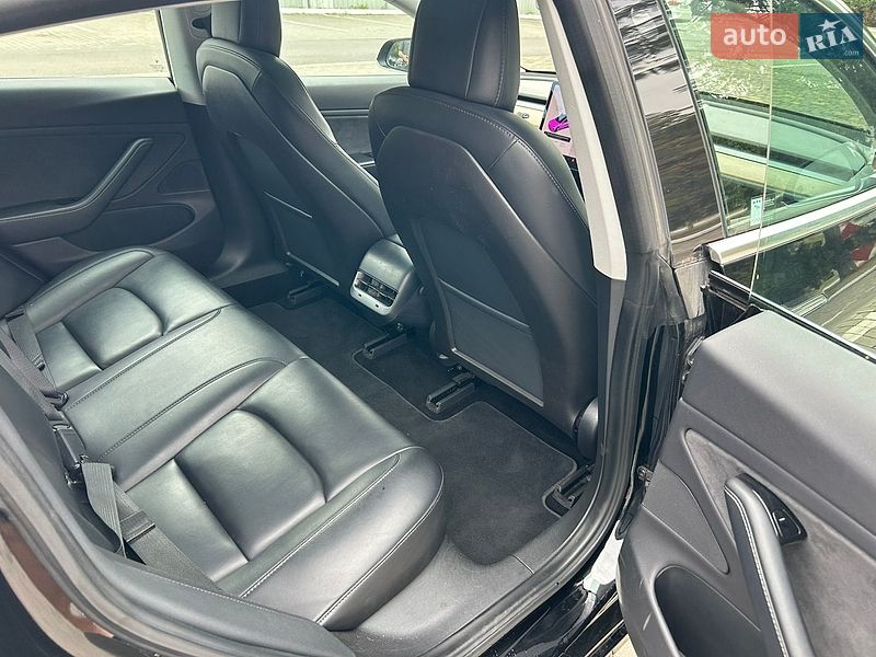 Седан Tesla Model 3 2019 в Киеве