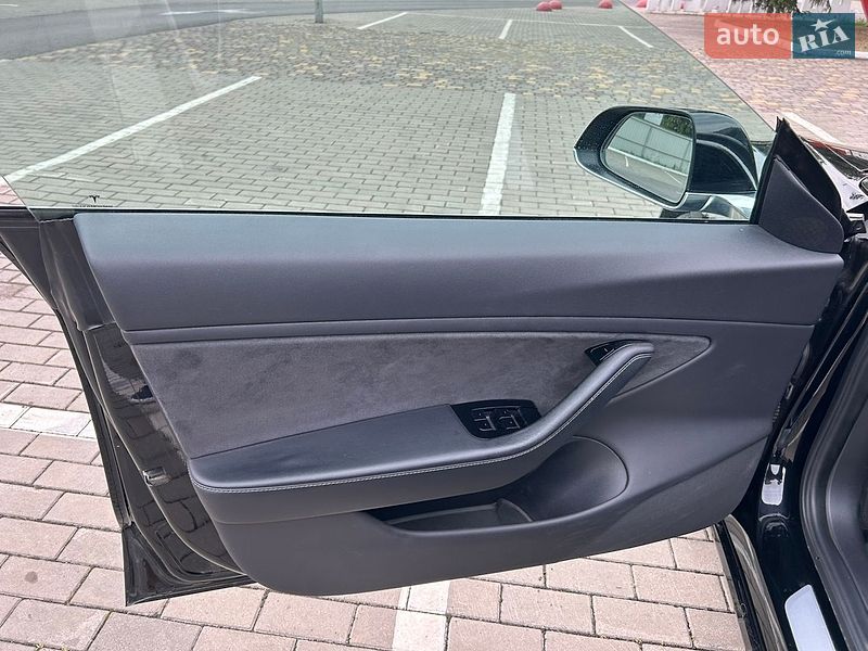 Седан Tesla Model 3 2019 в Киеве