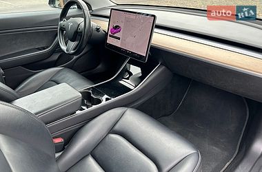 Седан Tesla Model 3 2019 в Киеве