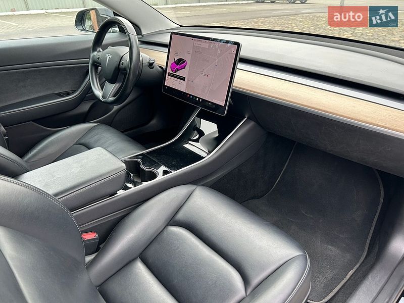 Седан Tesla Model 3 2019 в Киеве