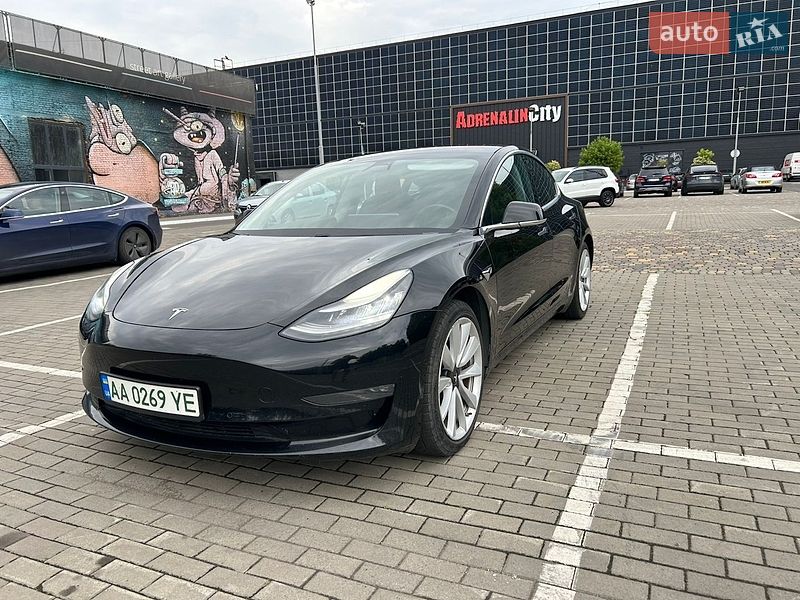 Седан Tesla Model 3 2019 в Киеве