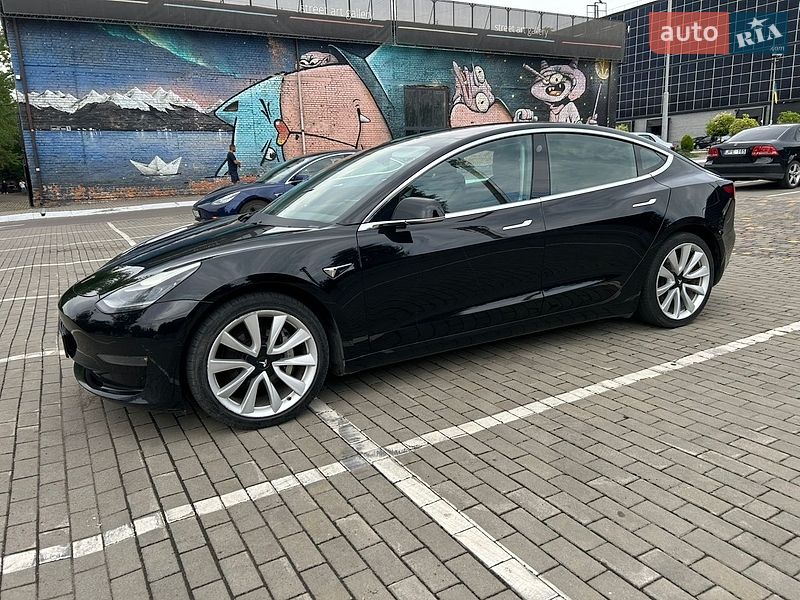 Седан Tesla Model 3 2019 в Киеве